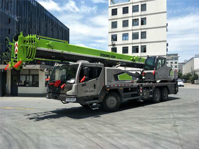 建昌县跨街广告牌的高空安装注意事项