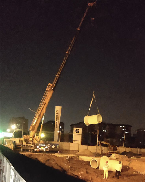 建昌县“弯臂矫正”—— 吊车的 “形变补偿” 技术