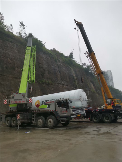 建昌县“不怕风雨冻”—— 吊车的 “恶劣环境适应” 技术