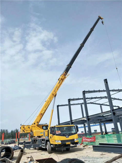 建昌县超高层建筑钢结构吊装案例